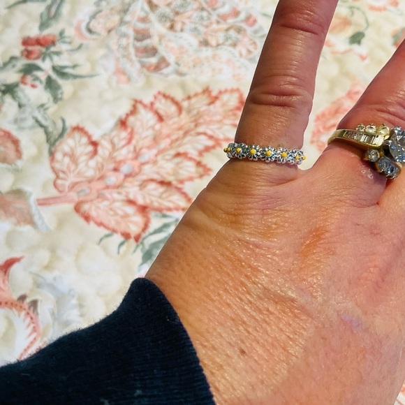 Antique Silver Tone Flower Decor Ring - Picture 8 of 10